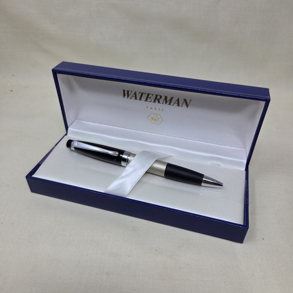 Pierre Cardin pen in Waterman Navy blue box